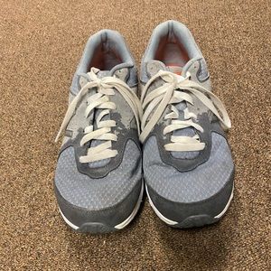 New balance 411 walking shoes